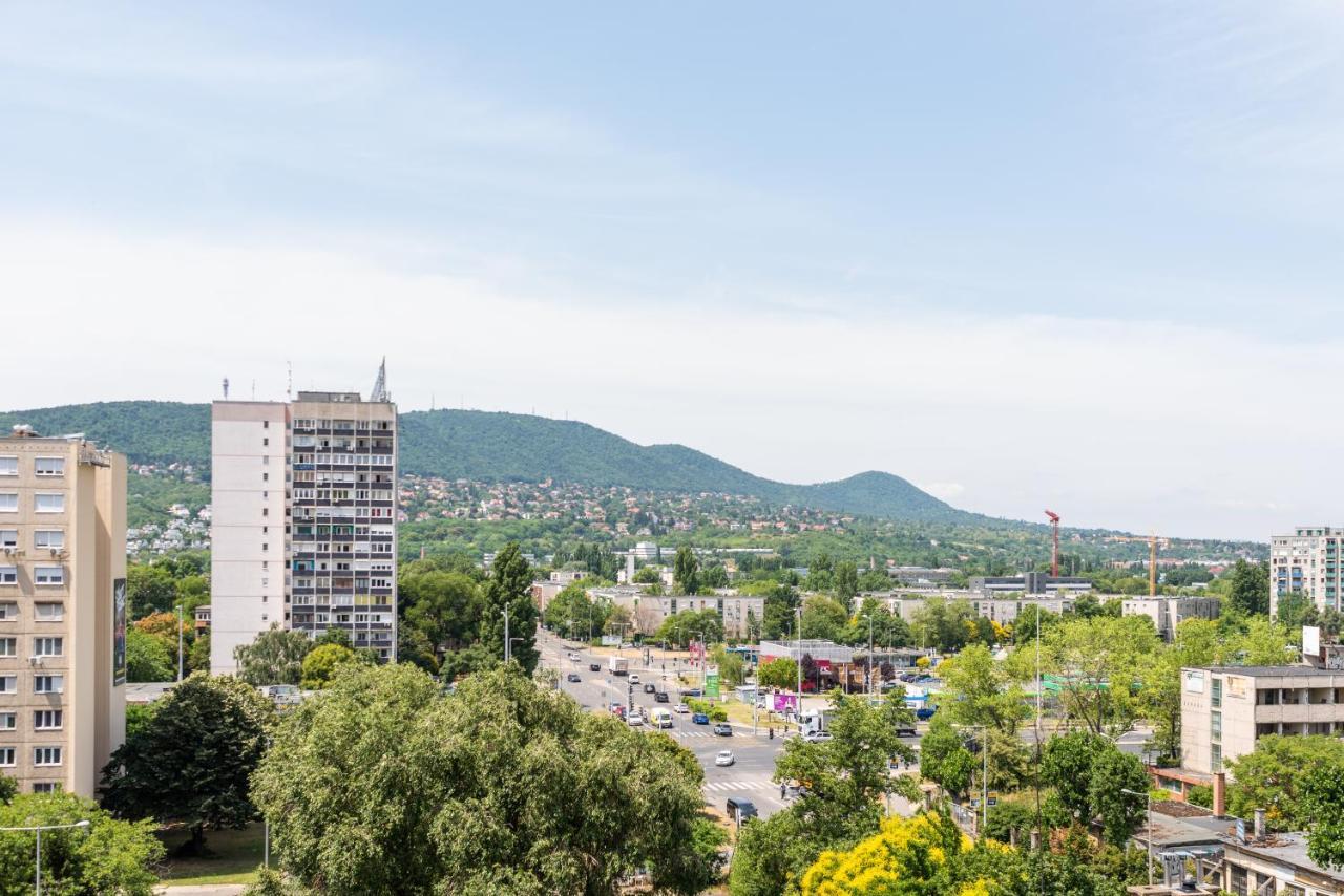 Sweet Home Studio: Mountain View Retreat with Parking Budapest Exterior photo