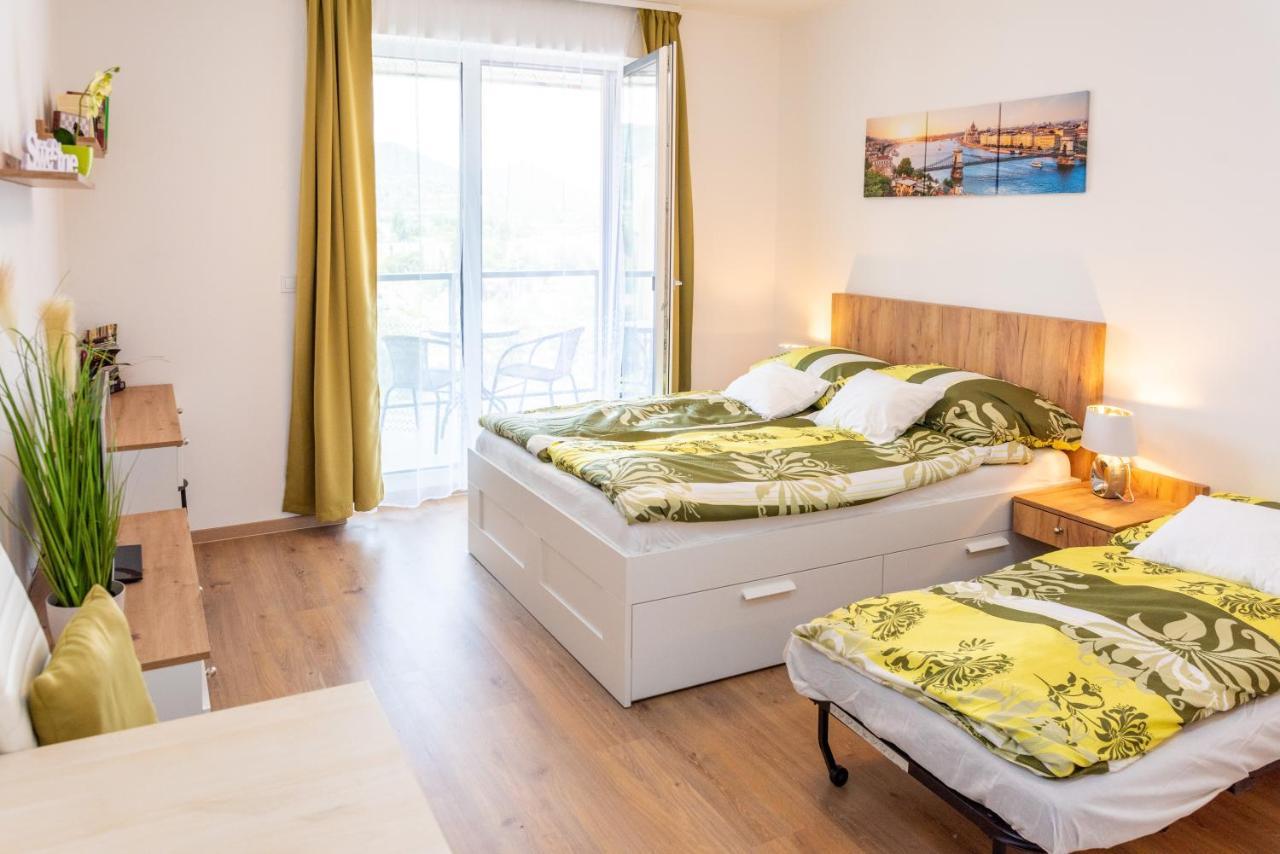 Sweet Home Studio: Mountain View Retreat with Parking Budapest Exterior photo