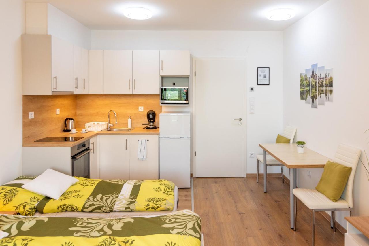 Sweet Home Studio: Mountain View Retreat with Parking Budapest Exterior photo