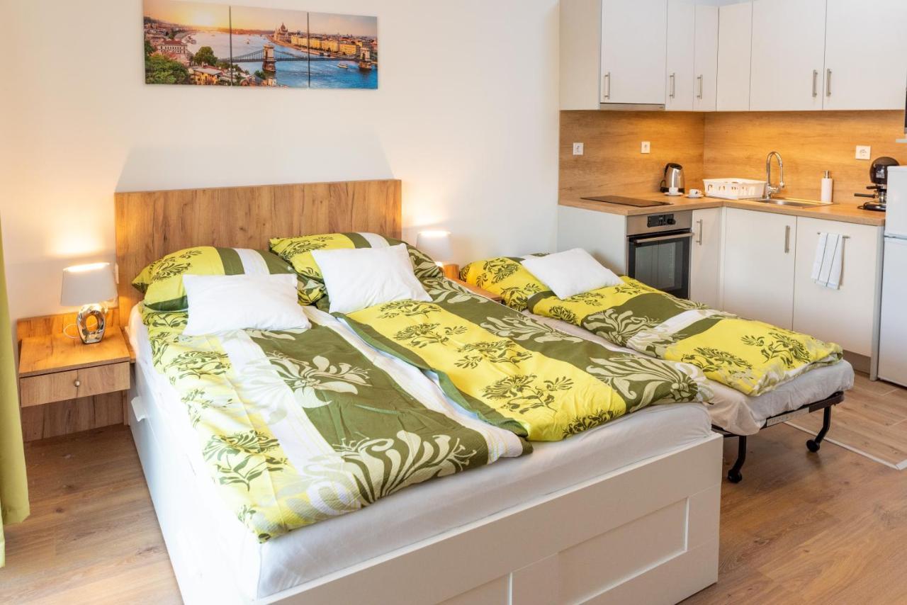 Sweet Home Studio: Mountain View Retreat with Parking Budapest Exterior photo