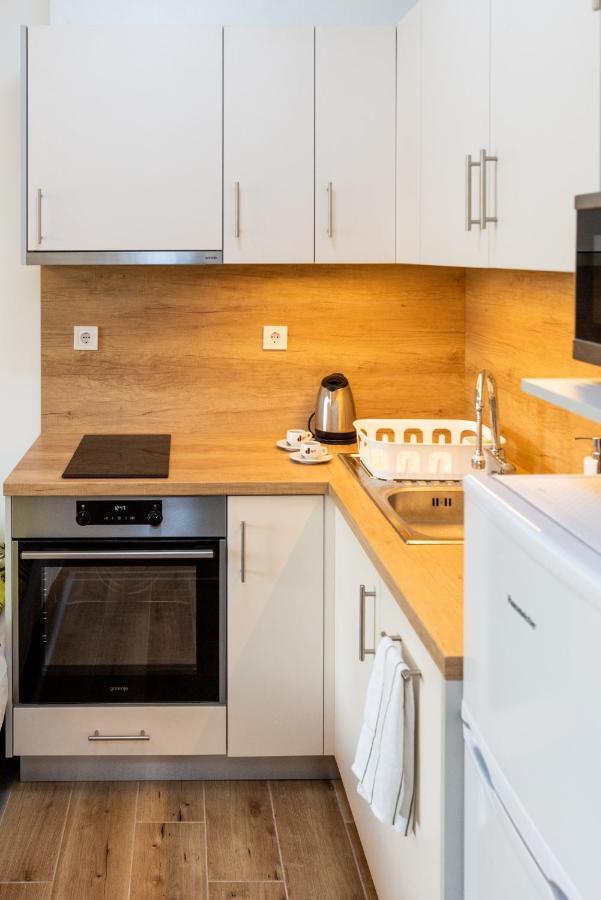 Sweet Home Studio: Mountain View Retreat with Parking Budapest Exterior photo