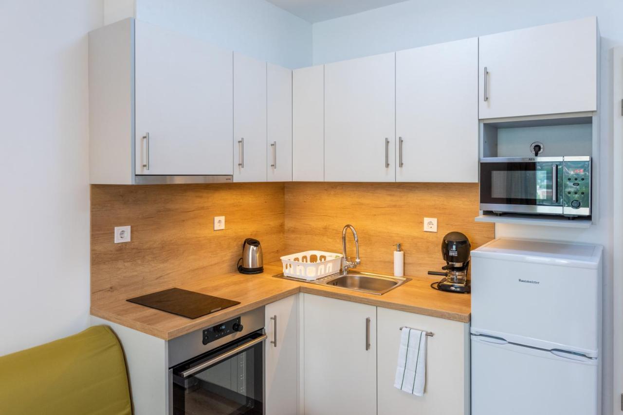 Sweet Home Studio: Mountain View Retreat with Parking Budapest Exterior photo